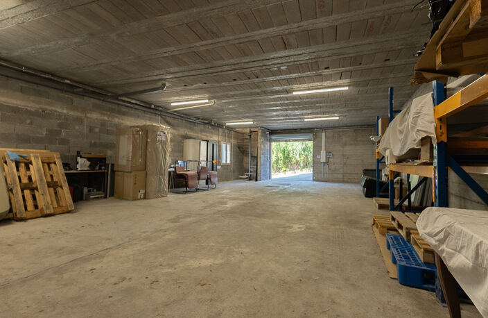 À louer 70m2   Local commercial / dépôt   Le Rouret — photo 4