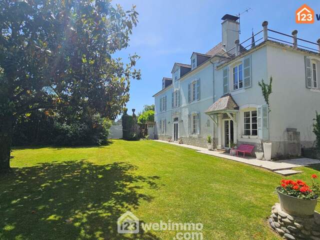 Maison de maître - 284m² - Nay — photo du bien