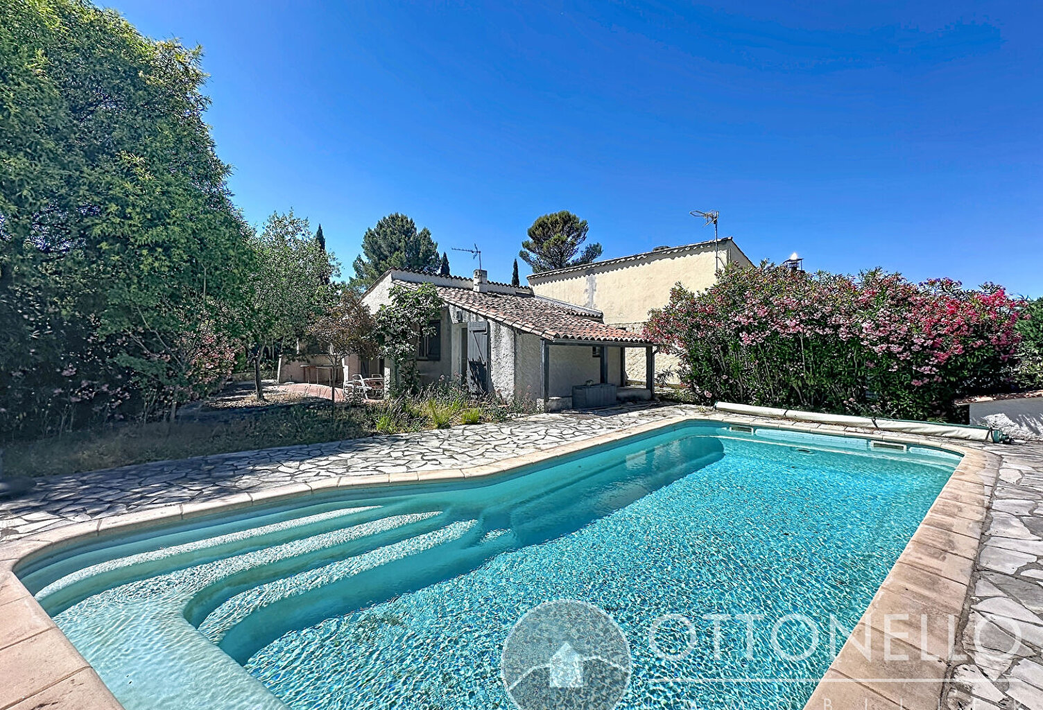 Villa Roquebrune Sur Argens 3 pièces 67,04 m2 sur 800 m2 de terrain avec piscine et garage — photo 1