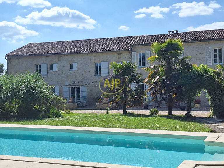 Maison Lesparre Medoc 540 m2 — photo 1