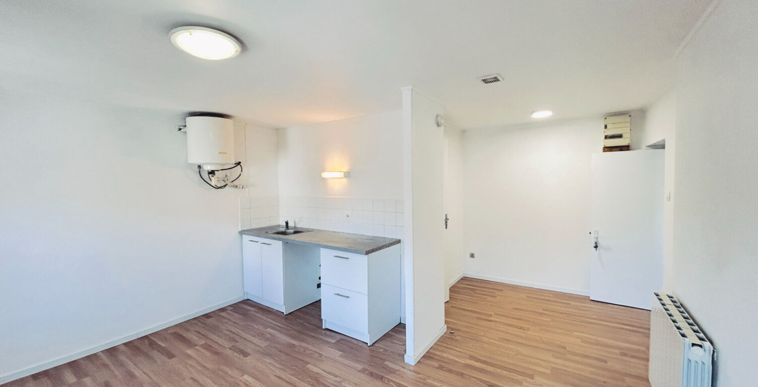A LOUER APPARTEMENT DE TYPE 1 - BLAYE CENTRE — photo 1