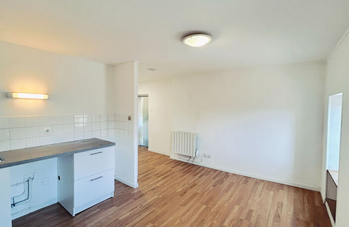A LOUER APPARTEMENT DE TYPE 1 - BLAYE CENTRE — photo 2