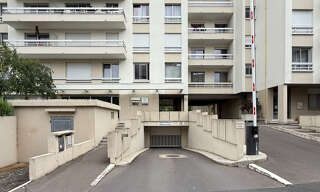 Garage   m² à louer à Reims (51100)