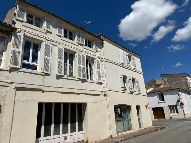 HYPER CENTRE ROCHEFORT ? FORT POTENTIEL D'AMÉNAGEMENT — photo du bien