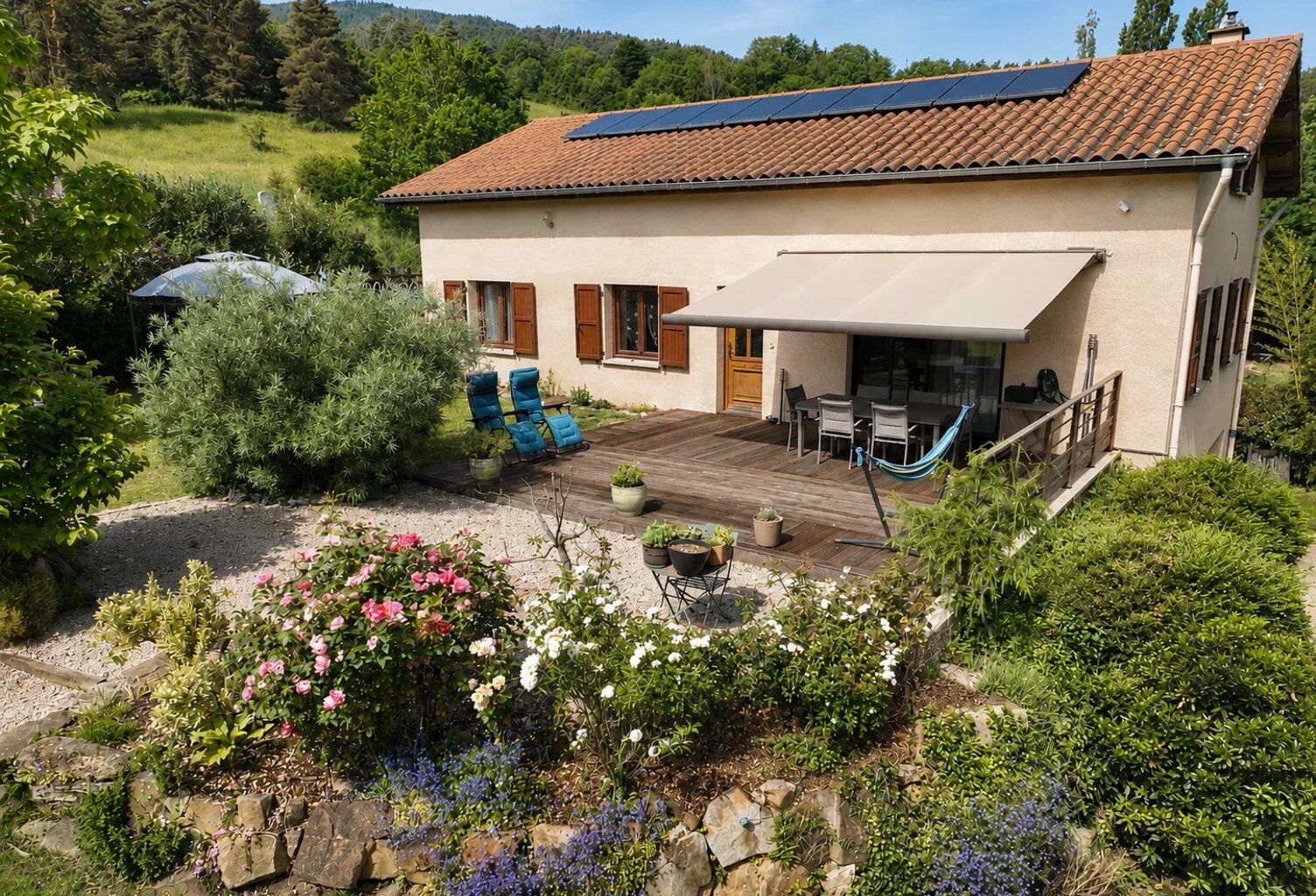 EXCLUSIVITÉ - VILLA FAMILIALE AVEC GRAND TERRAIN — photo 1