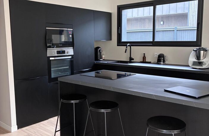 Maison d'architecte contemporaine avec prestations haut de gamme et bel espace extérieur, volumes, lumières et design — photo 4