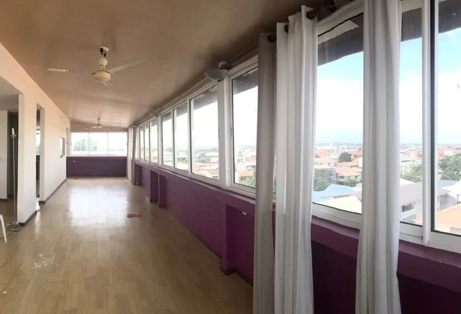CAYENNE CENTRE-VILLE : APPARTEMENT DE 150 M² HABITABLES SITUÉ AU DERNIER ÉTAGE DE LA RÉSIDENCE AVEC UNE VUE EXCEPTIONNELLE ! — photo 1