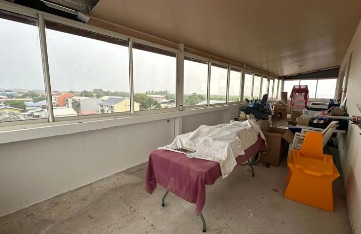 CAYENNE CENTRE-VILLE : APPARTEMENT DE 150 M² HABITABLES SITUÉ AU DERNIER ÉTAGE DE LA RÉSIDENCE AVEC UNE VUE EXCEPTIONNELLE ! — photo 5