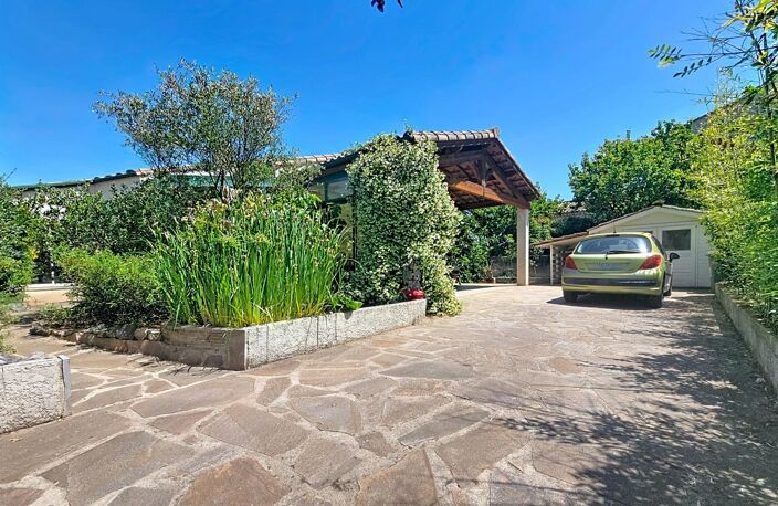 Une villa lumineuse aux prestations haut de gamme, sans vis-à-vis, dans un environnement calme et privilégié. — photo 3