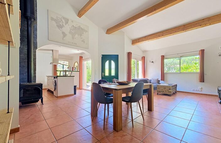 Une villa lumineuse aux prestations haut de gamme, sans vis-à-vis, dans un environnement calme et privilégié. — photo 4