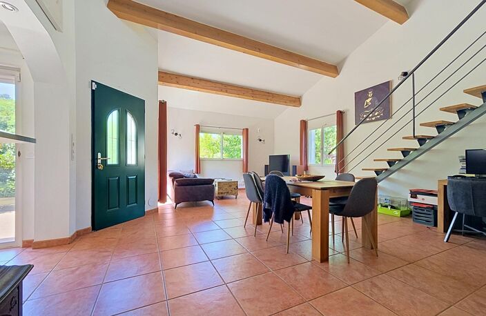 Une villa lumineuse aux prestations haut de gamme, sans vis-à-vis, dans un environnement calme et privilégié. — photo 5