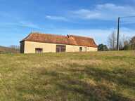 Rare! Grange et  hangar à restaurer sur terrain de 2,6 ha — photo 2