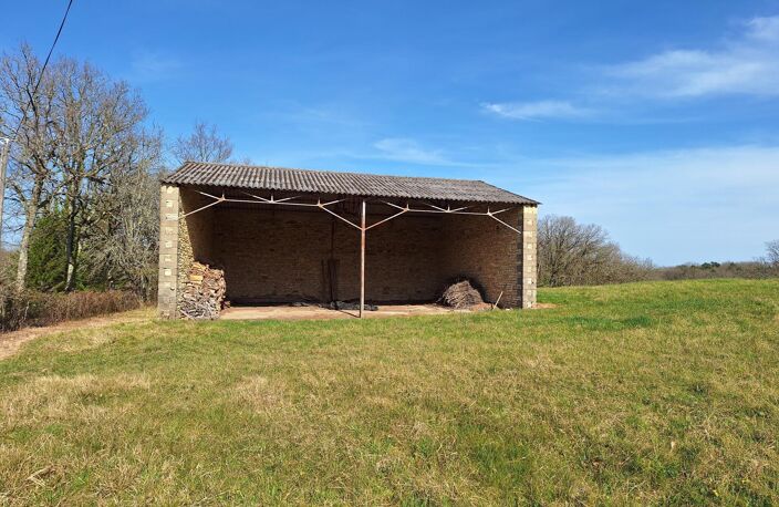 Rare! Grange et  hangar à restaurer sur terrain de 2,6 ha — photo 3