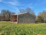Rare! Grange et  hangar à restaurer sur terrain de 2,6 ha — photo 4