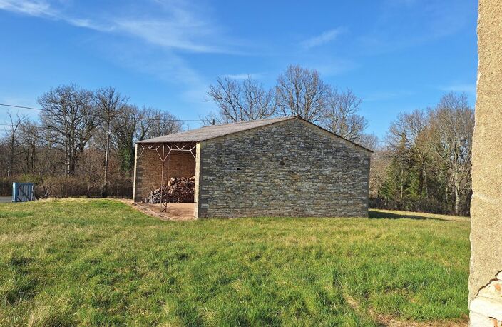 Rare! Grange et  hangar à restaurer sur terrain de 2,6 ha — photo 4