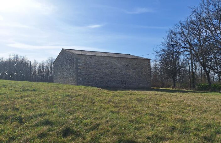 Rare! Grange et  hangar à restaurer sur terrain de 2,6 ha — photo 5
