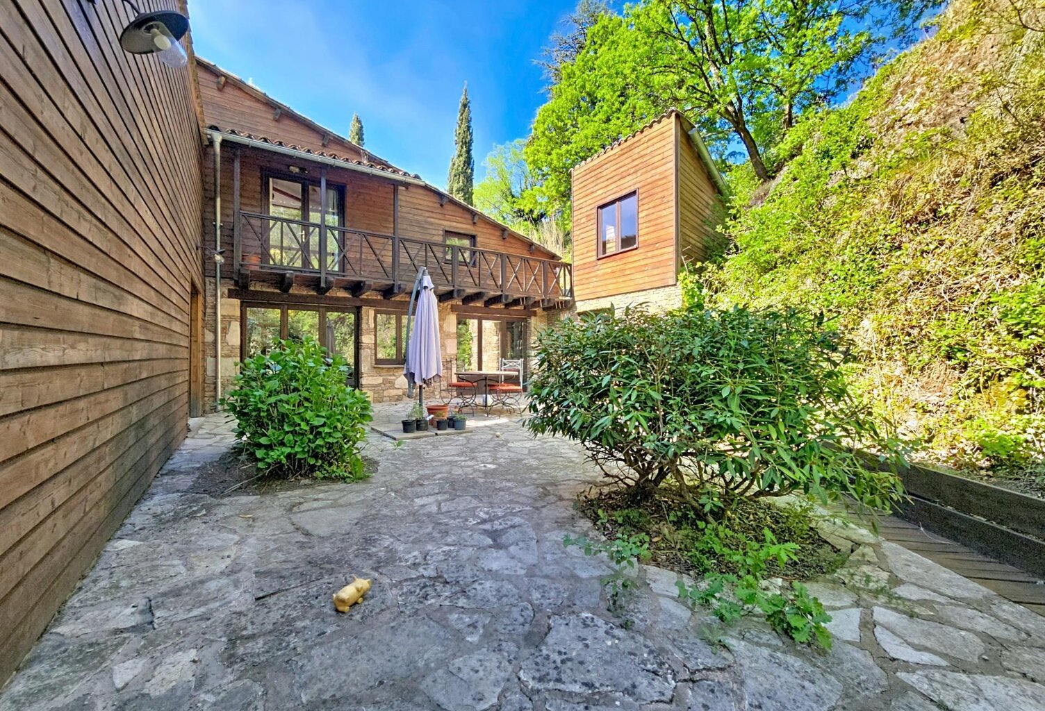 Superbe maison de caractère implantée sur son grand terrain — photo 1