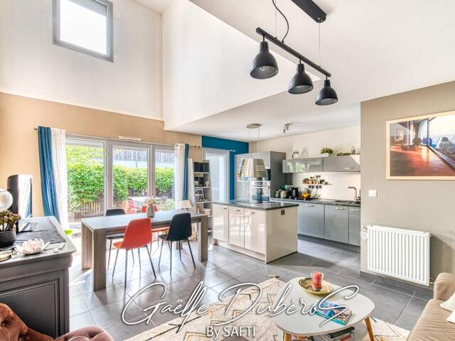 Charmante maison avec garage et place de parking privée — photo du bien