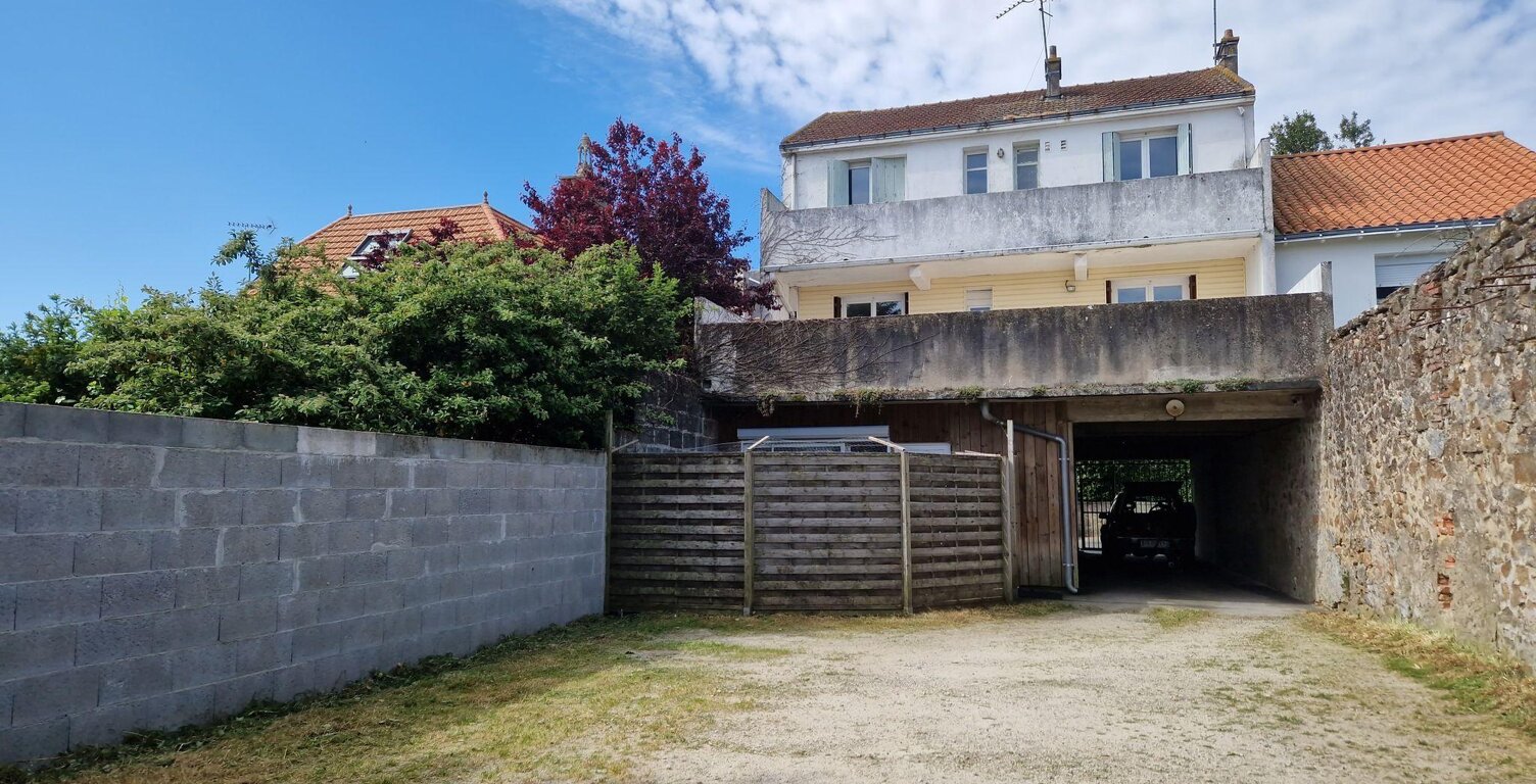 Immeuble - 166m² - La Roche-sur-Yon — photo 1