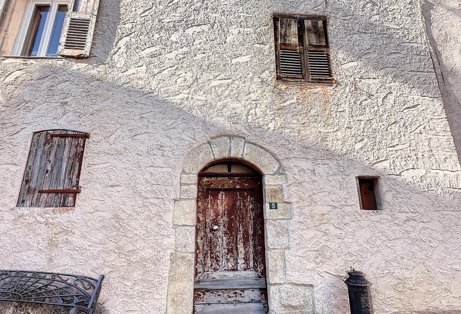 SAINT-AUBAN – MAISON DE VILLAGE À RÉNOVER DE FOND EN COMBLE — photo 1
