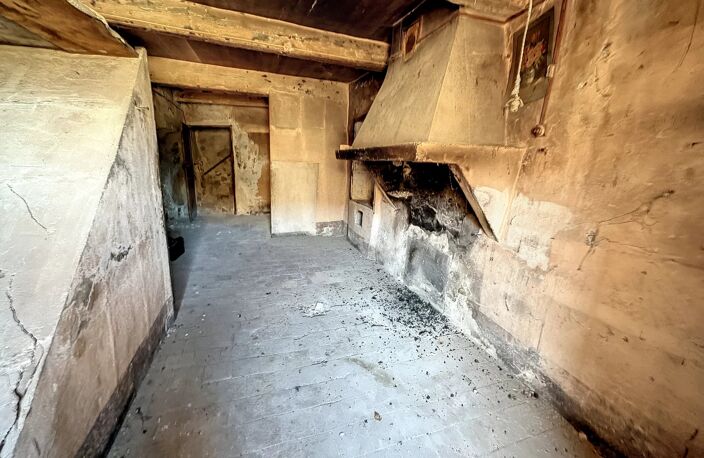 SAINT-AUBAN – MAISON DE VILLAGE À RÉNOVER DE FOND EN COMBLE — photo 4