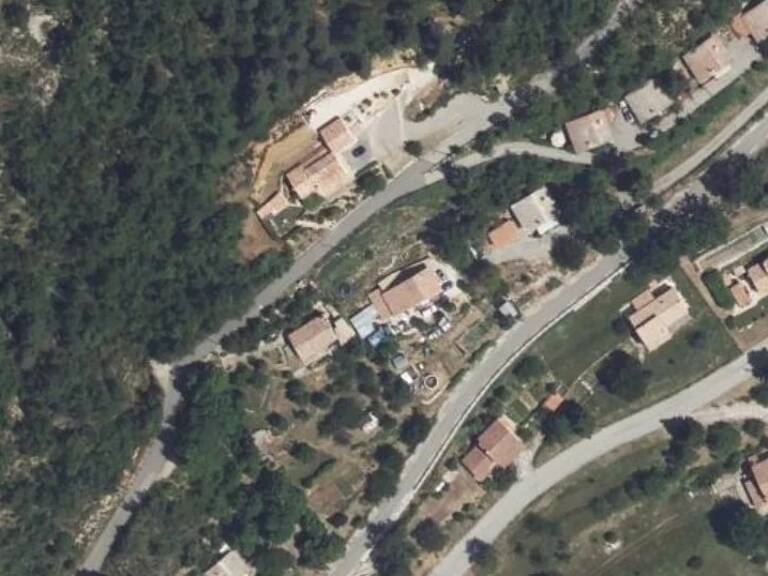 TERRAIN DE 6 150 M² DONT PARTIE CONSTRUCTIBLE — photo 1