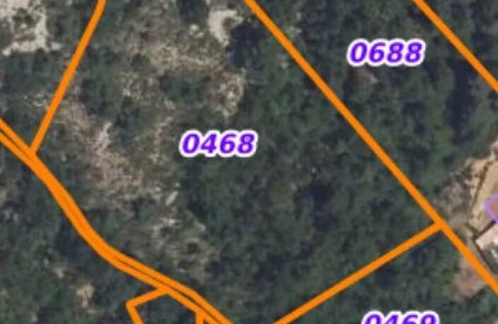 TERRAIN DE 6 150 M² DONT PARTIE CONSTRUCTIBLE — photo 2