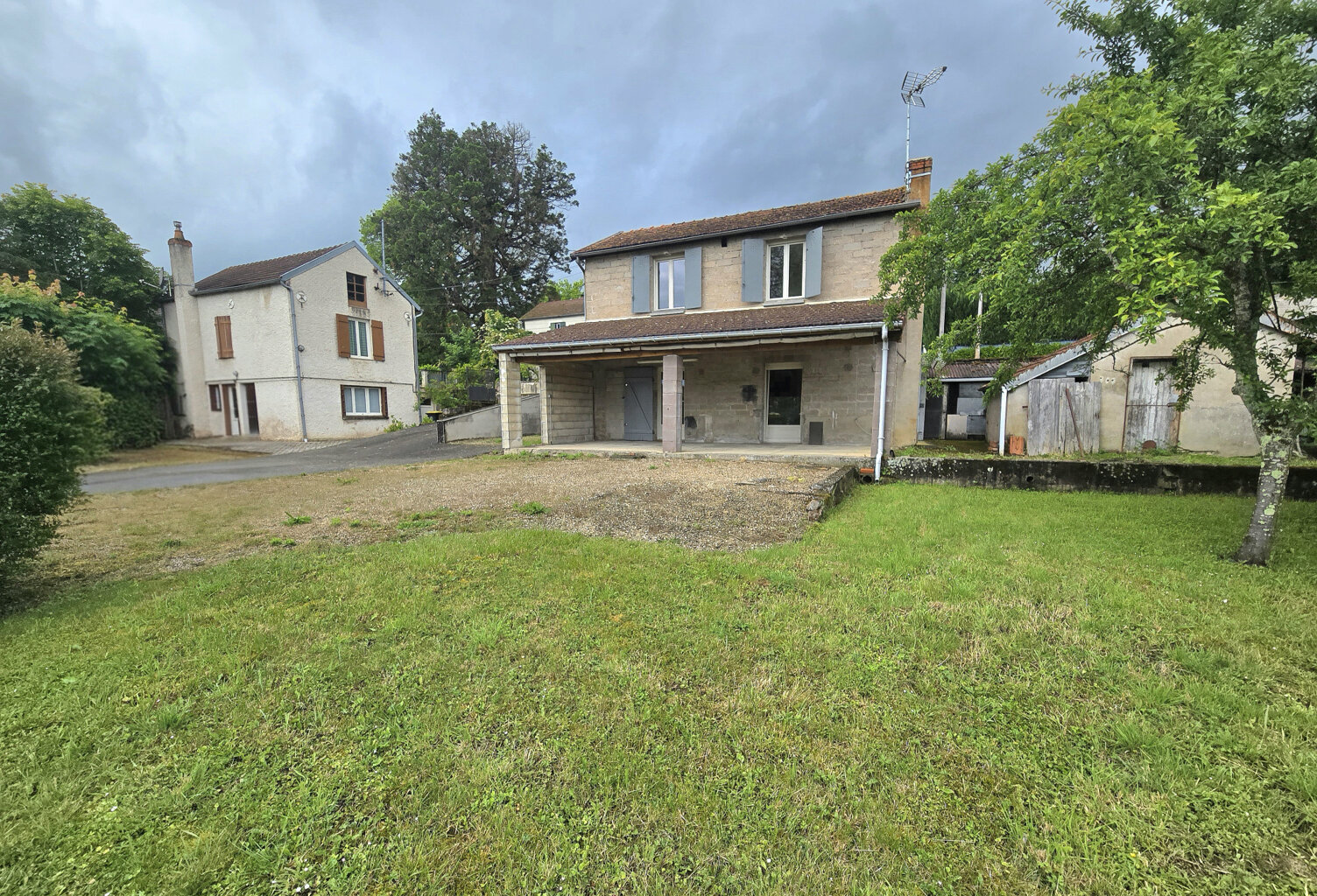 ENSEMBLE DE 2 MAISONS AVEC GARAGE SUR 3500M2 DE TERRAIN A PO — photo 1