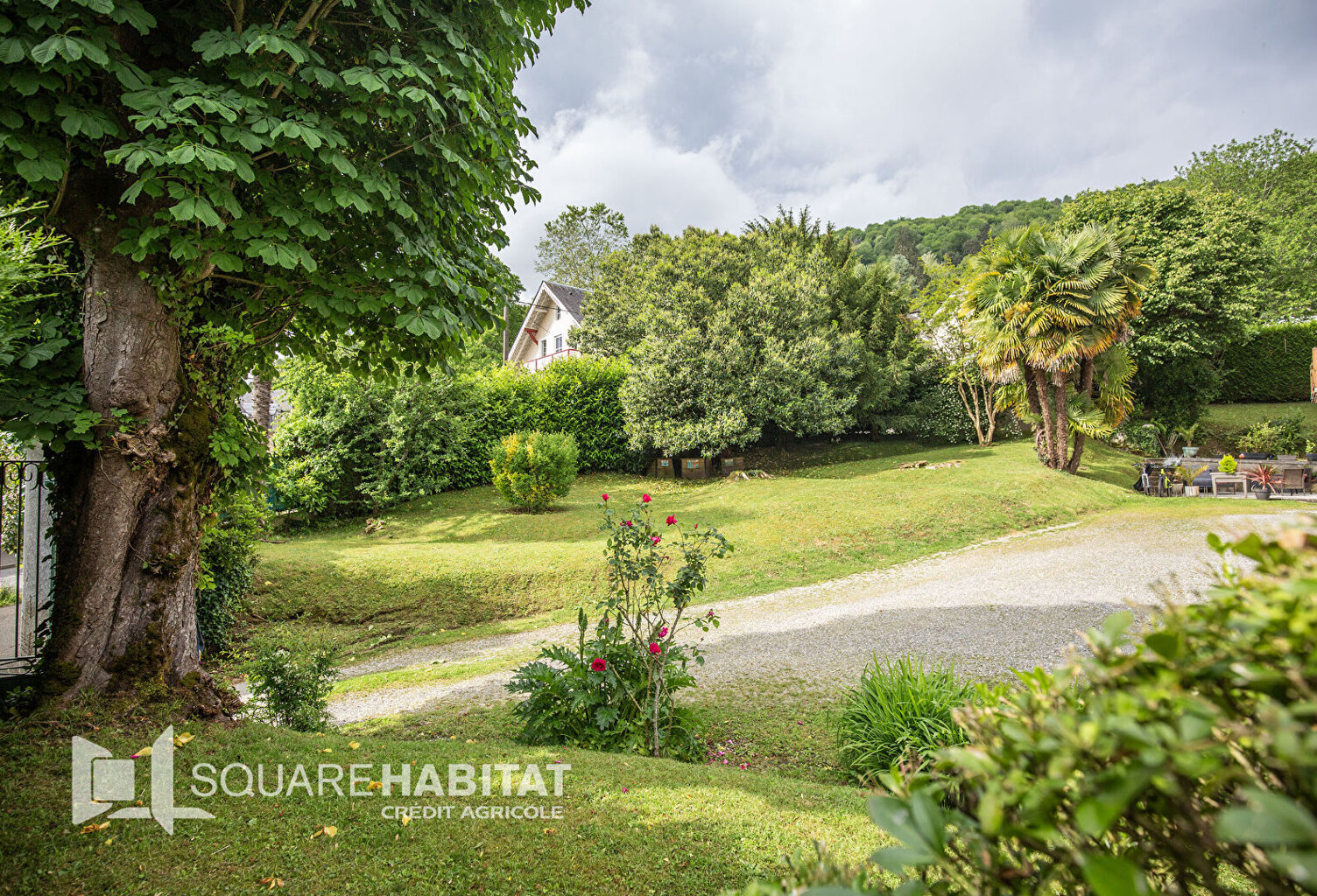 T2 à fort potentiel avec jardin -Proche Centre & Thermes — photo 1