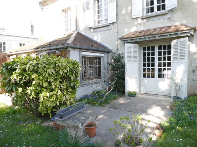 MAISON FAMILIALE EN CENTRE VILLAGE — photo du bien