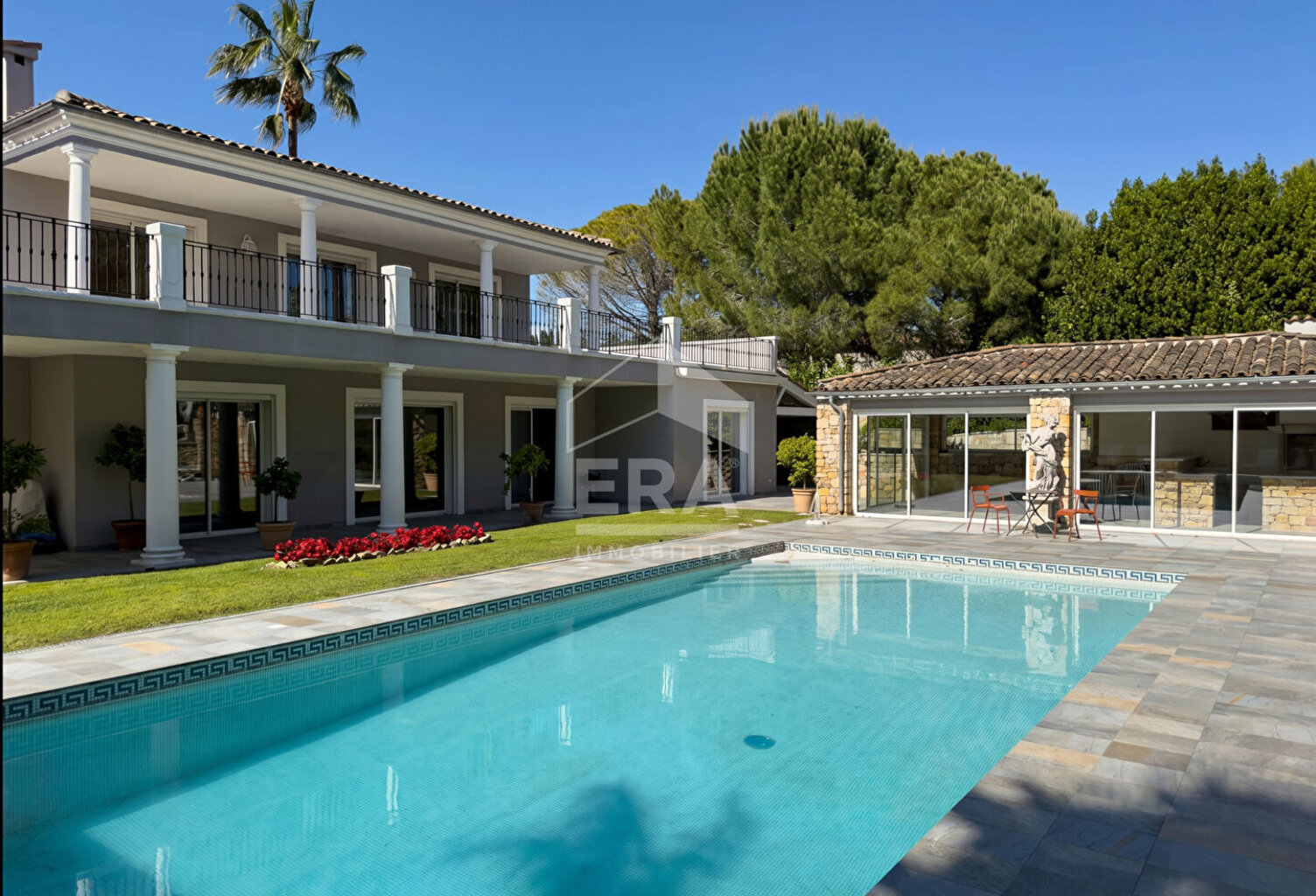 Villa grand standing  Mougins  264 m²  sur 1 644 m² — photo 1