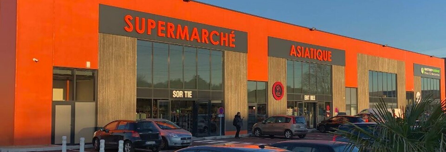 Commerce  1111 m² à louer à Saint-Quentin-Fallavier (38070)