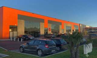 Commerce  1111 m² à louer à Saint-Quentin-Fallavier (38070)