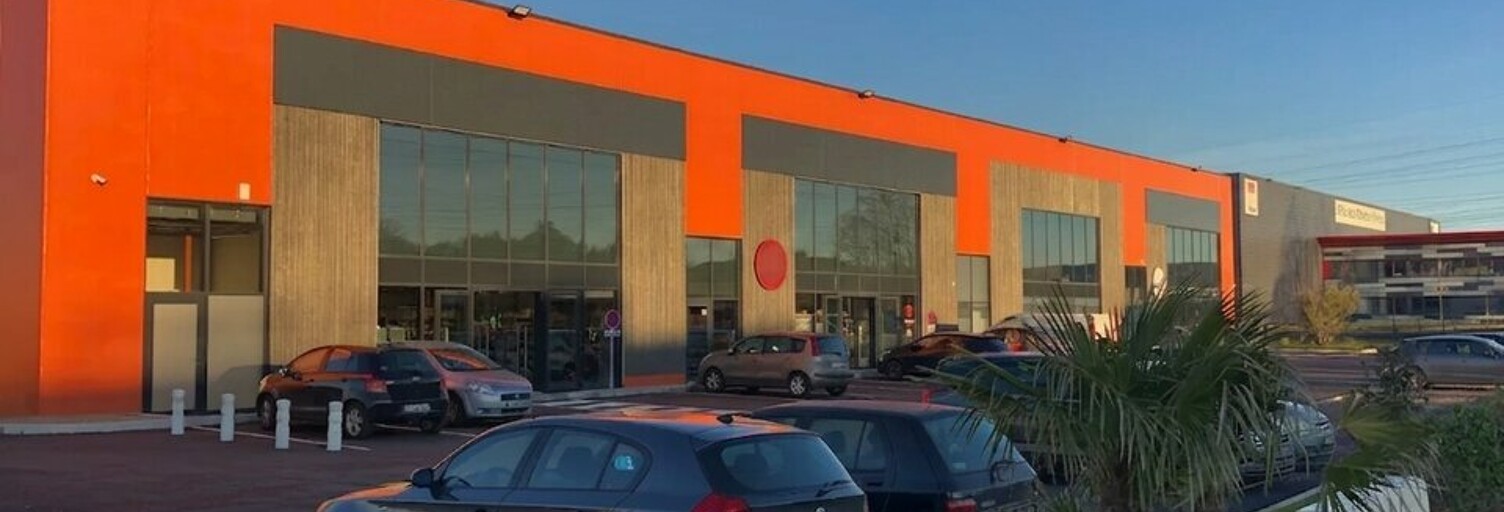 Commerce  1111 m² à louer à Saint-Quentin-Fallavier (38070)