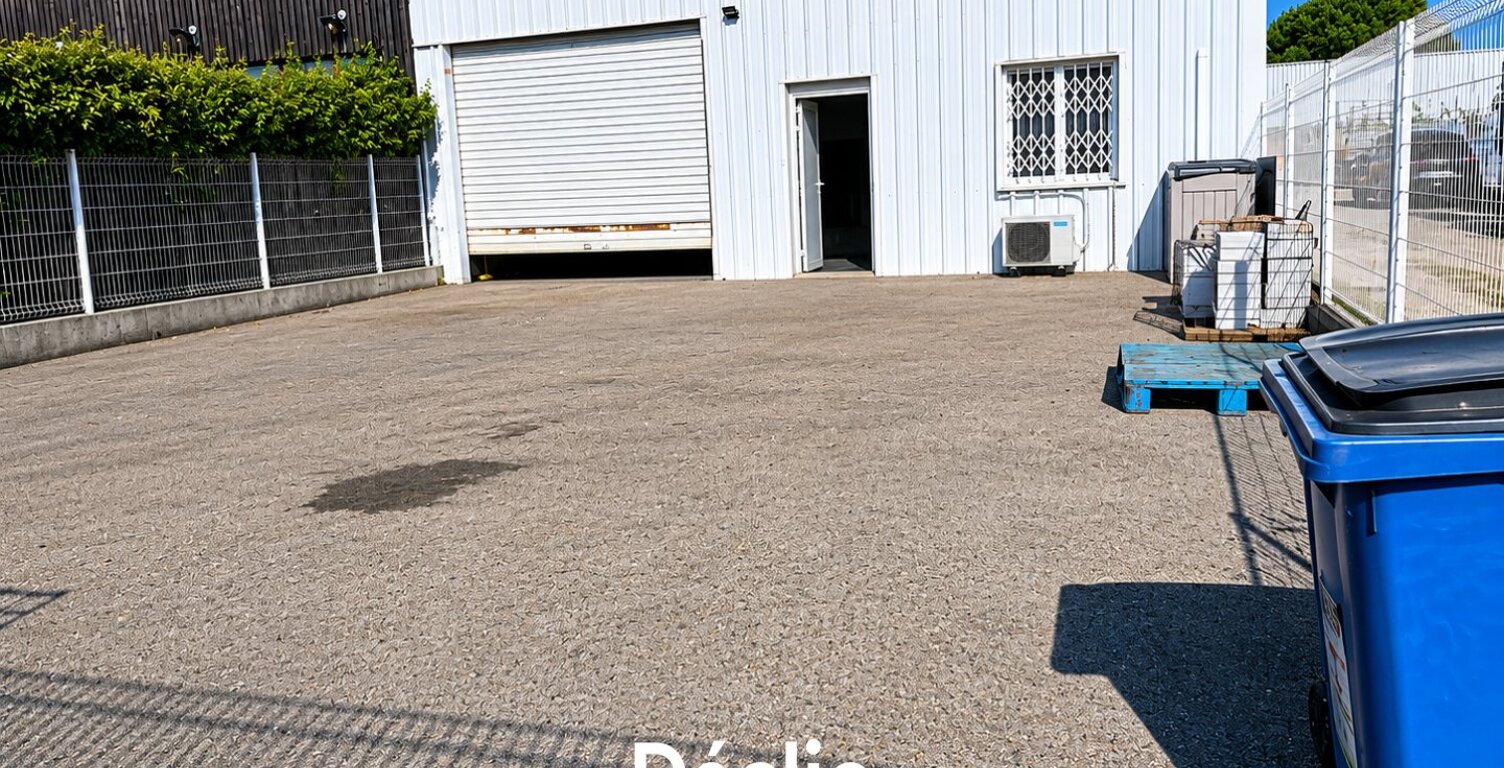 Secteur Terre de Camargue  À louer local commercial/artisanal 220 m² avec parking clos 130 m² — photo 1