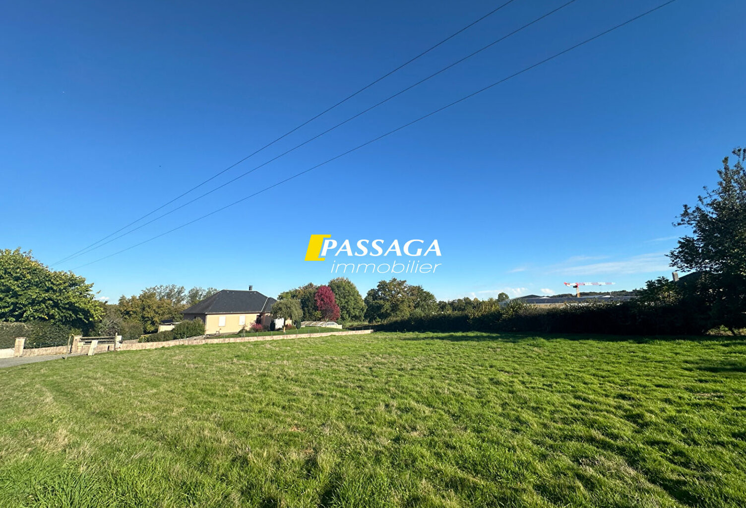 A VENDRE - Terrain constructible de 1021 m² - MAYRAN — photo 1