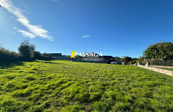 A VENDRE - Terrain constructible de 1021 m² - MAYRAN — photo 2