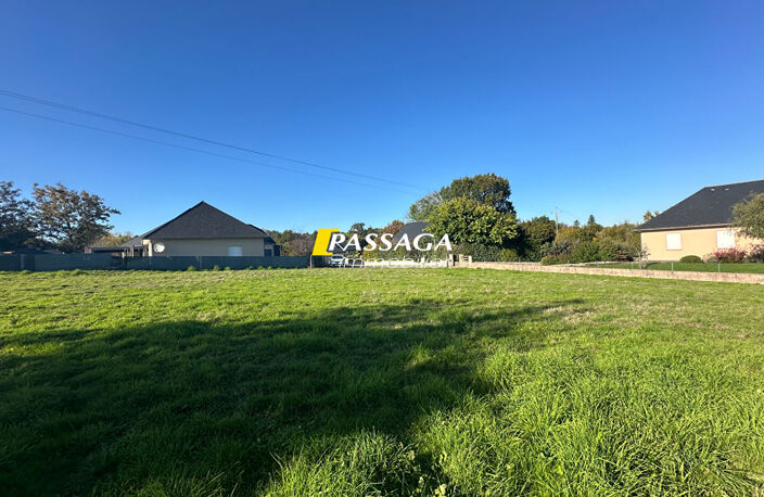 A VENDRE - Terrain constructible de 1021 m² - MAYRAN — photo 3