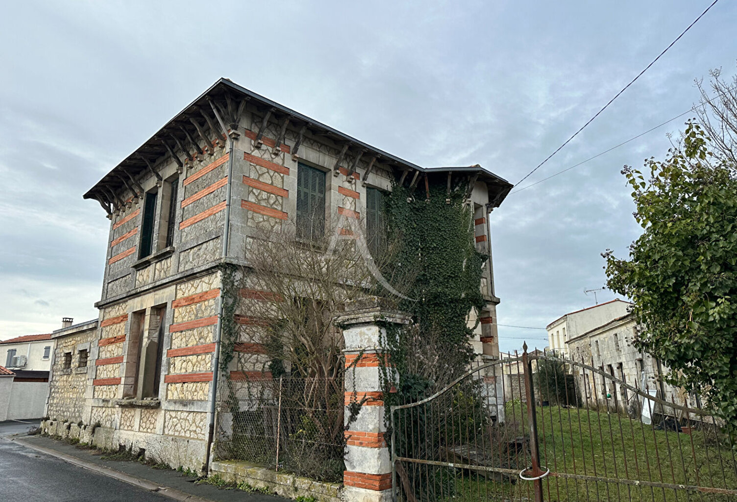 Ensemble immobilier - Rochefort 10 pièce(s) 434.40 m2 — photo 1