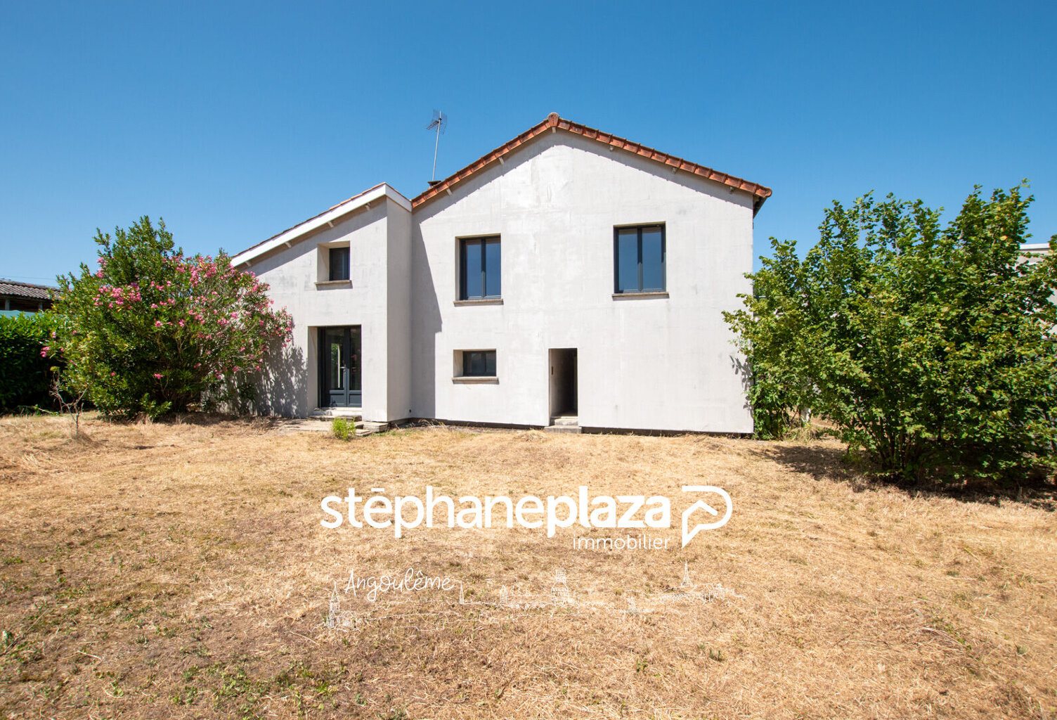 Maison Angouleme 7 pièce(s) 120 m² quartier Saint Cybard — photo 1