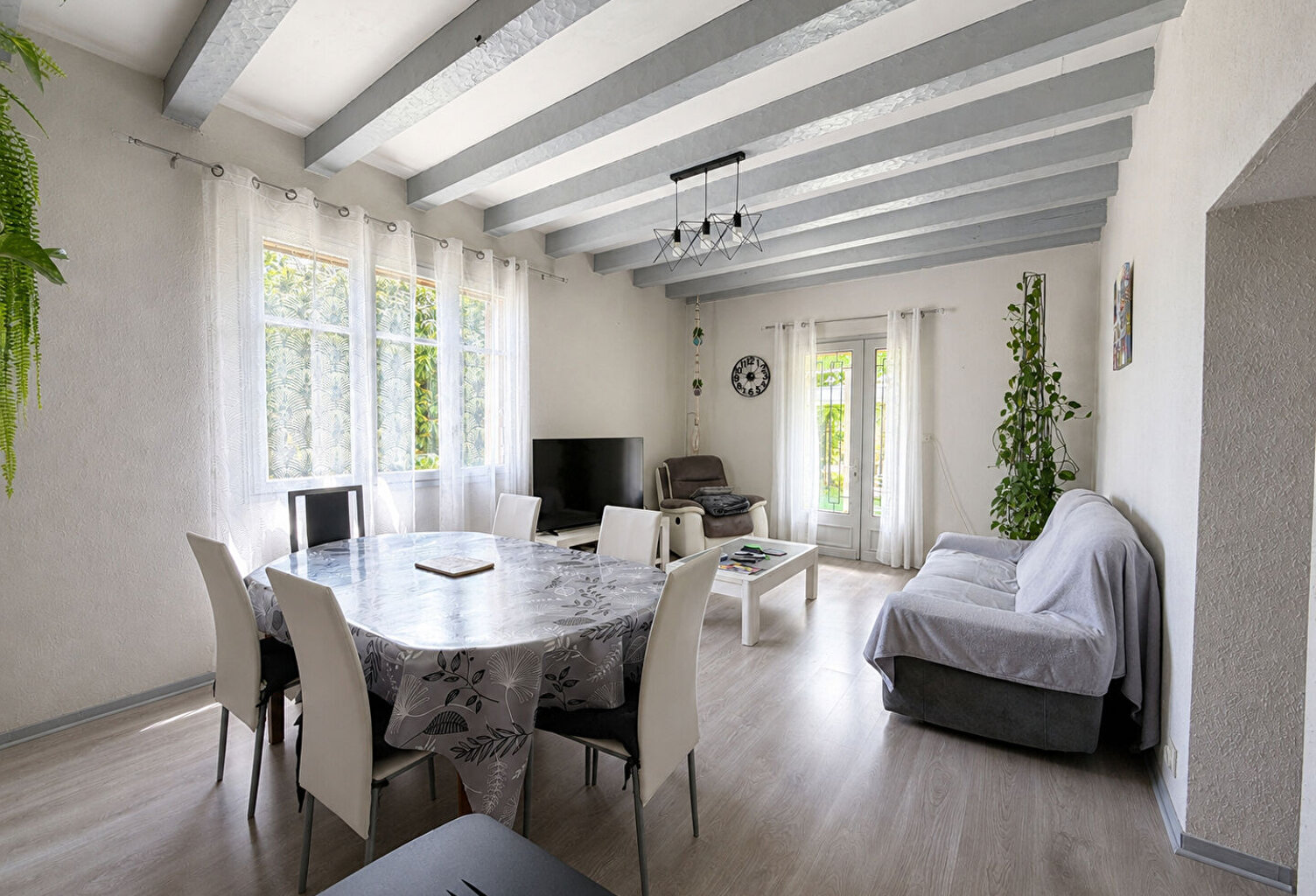 À pied des commerces de Villeréal : ferme authentique avec dépendances — photo 1