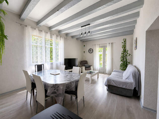 À pied des commerces de Villeréal : ferme authentique avec dépendances — photo du bien