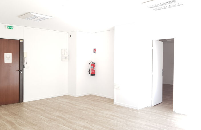 Bureaux - 77m2 - Joliette - 13002 - Bd Robert Schuman - Villa d'Este — photo 3