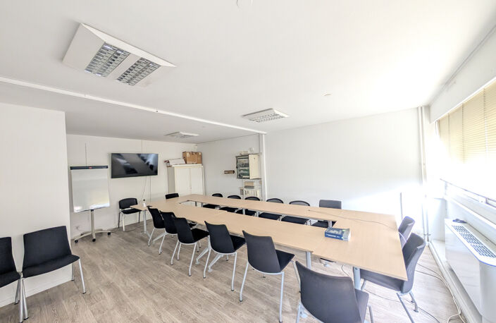 Bureaux - 77m2 - Joliette - 13002 - Bd Robert Schuman - Villa d'Este — photo 4