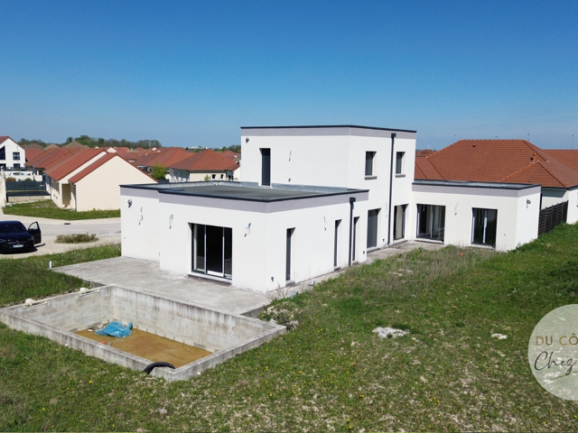 Vente d'une maison neuve à Saint André les Vergers, avec pis — photo du bien