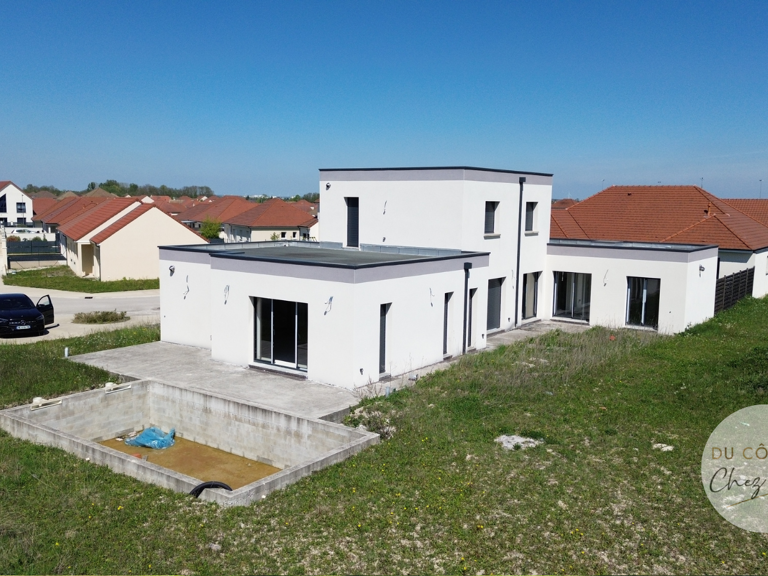 Vente d'une maison neuve à Saint André les Vergers, avec pis — photo 1