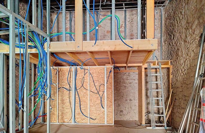 Appartement dans maison de ville à terminer de rénover, idéal investisseur, autres lots disponibles — photo 2