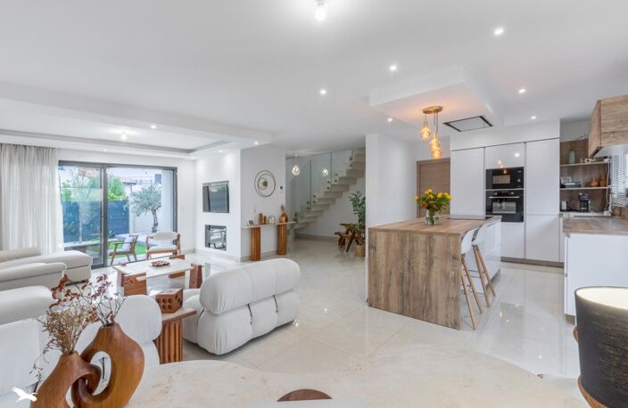 Vente maison 6 pièces 135 m² Castelnau-le-Lez (34170) — photo 2