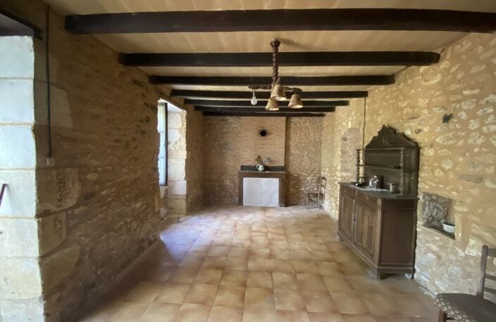 Maison en pierre de 3 pièces principales — photo 2