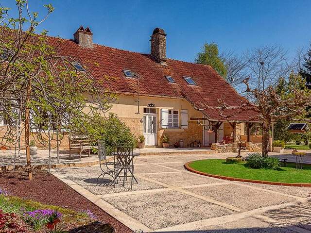Maison en pierre de 13 pièces principales — photo du bien